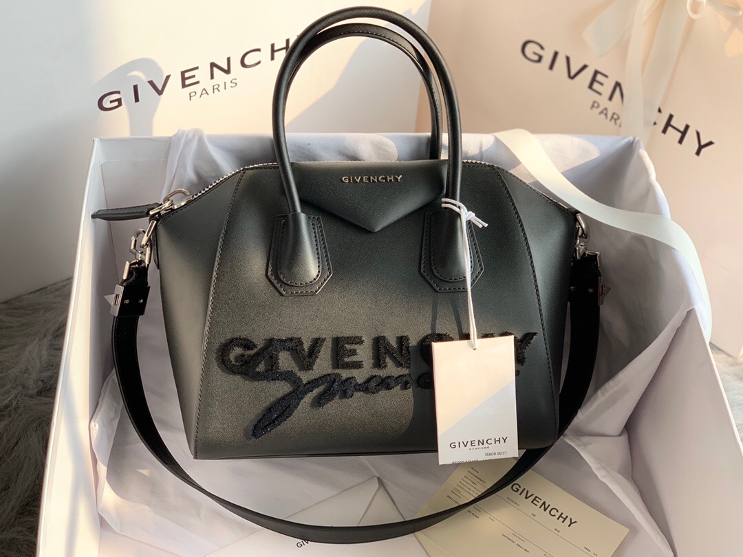 Givenchy Antigona Medium