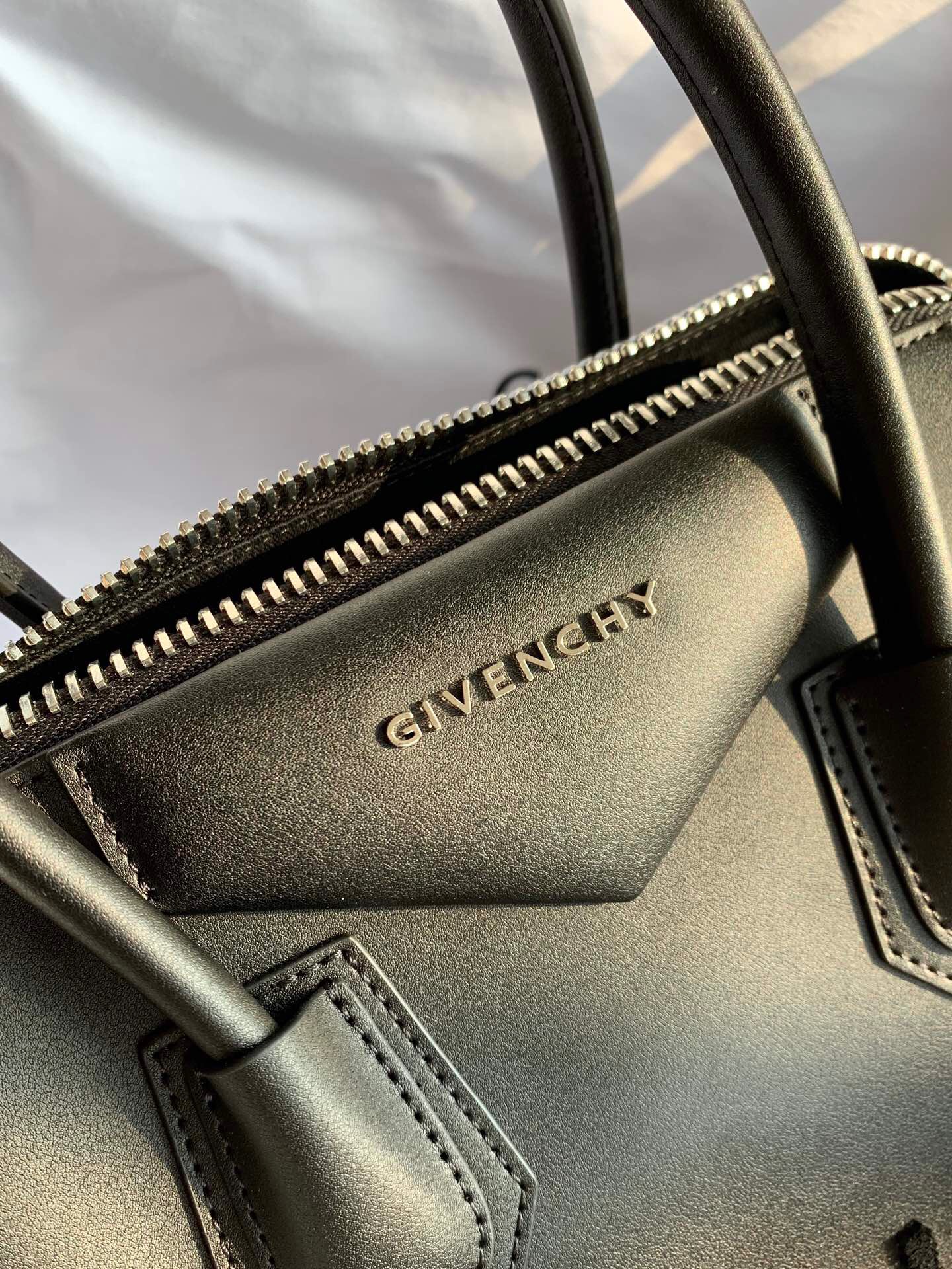 Givenchy Antigona Medium