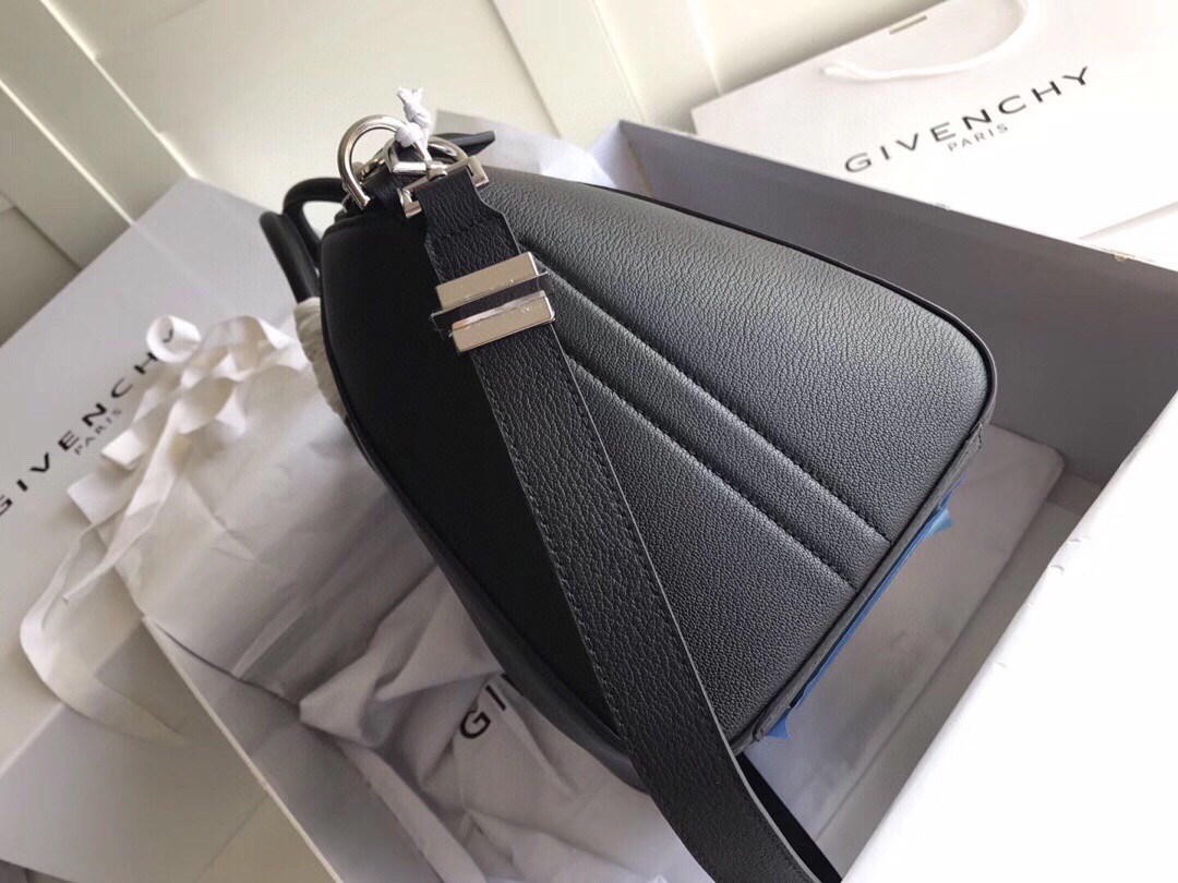 Givenchy Antigona Medium