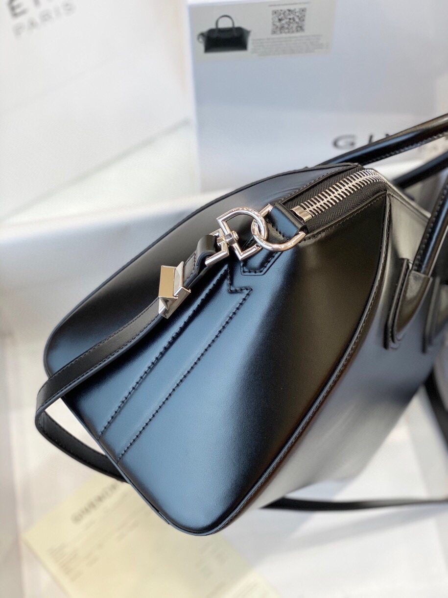 Givenchy Antigona Small