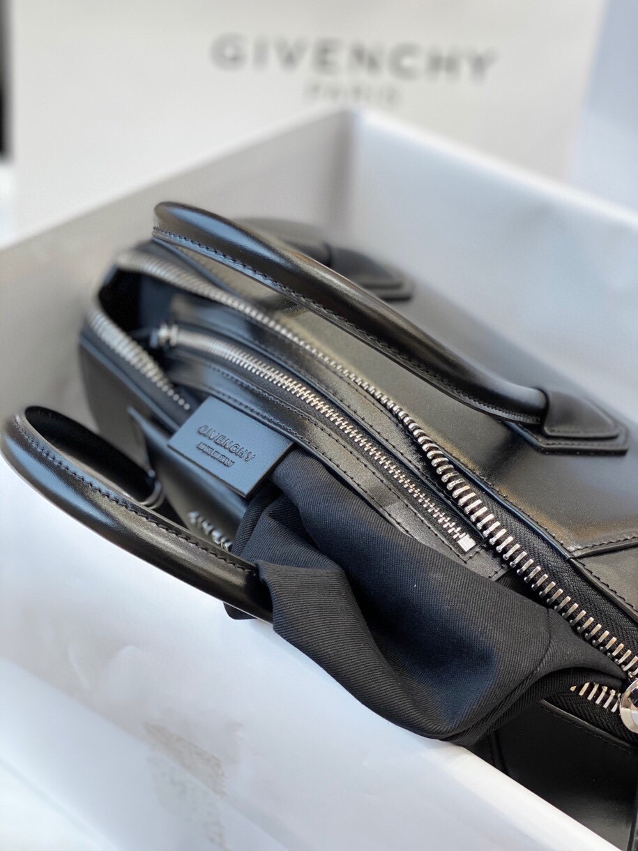 Givenchy Antigona Small