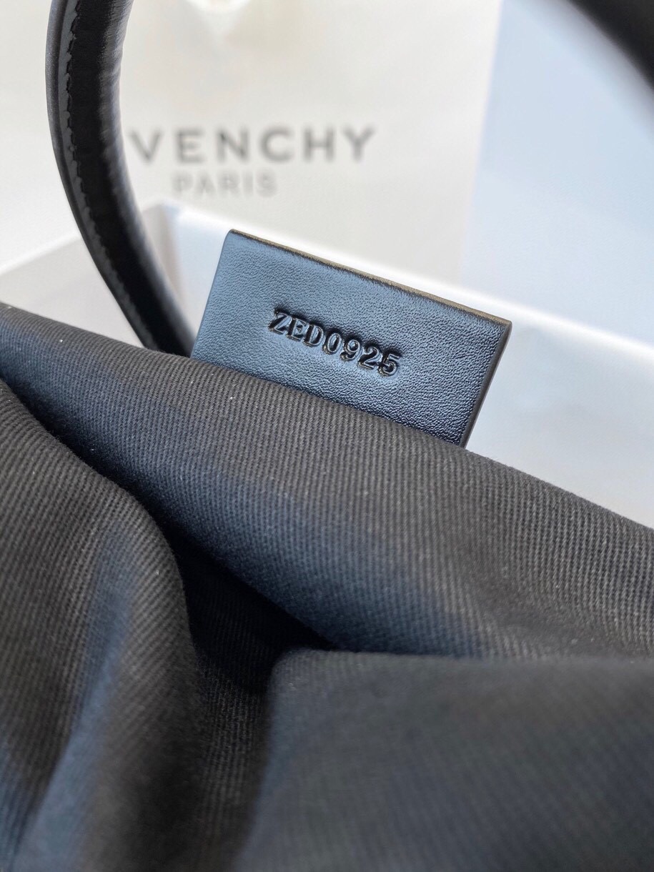 Givenchy Antigona Small