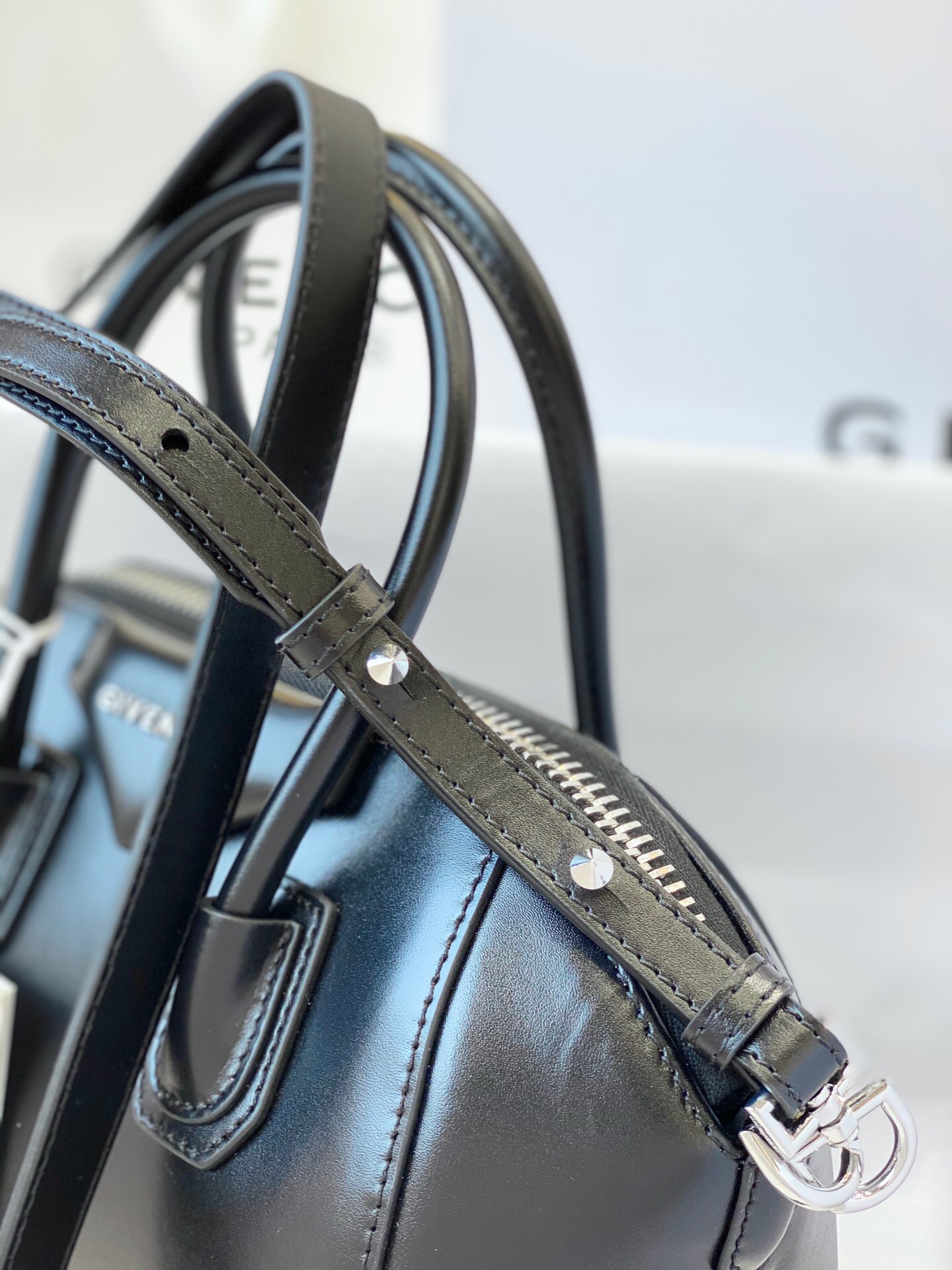 Givenchy Antigona Mini