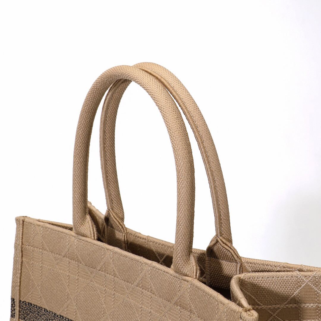 D*or book tote