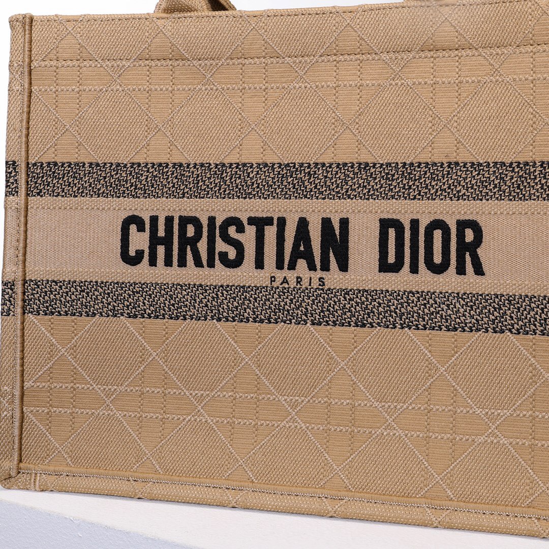 D*or book tote