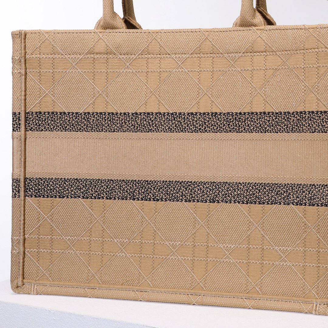 D*or book tote