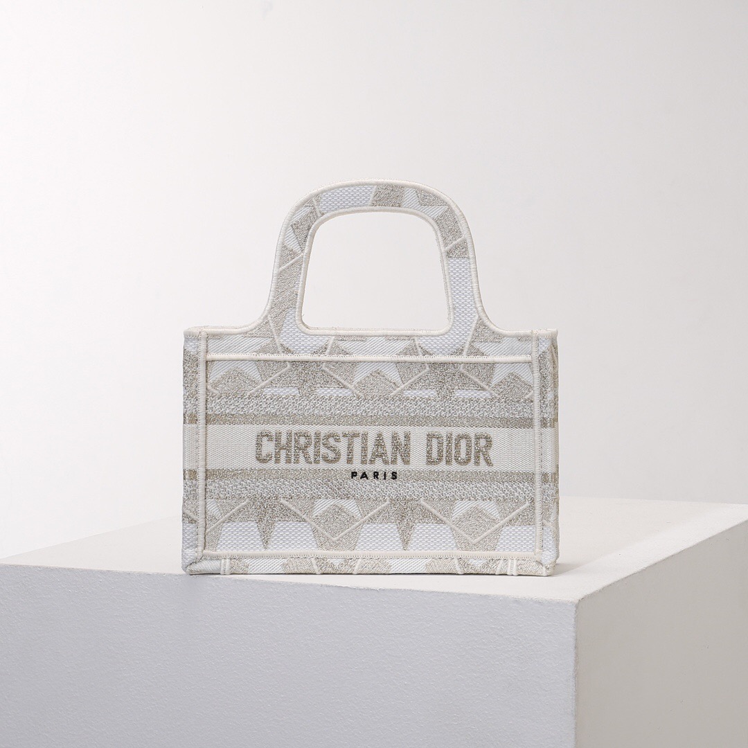 D*or book tote