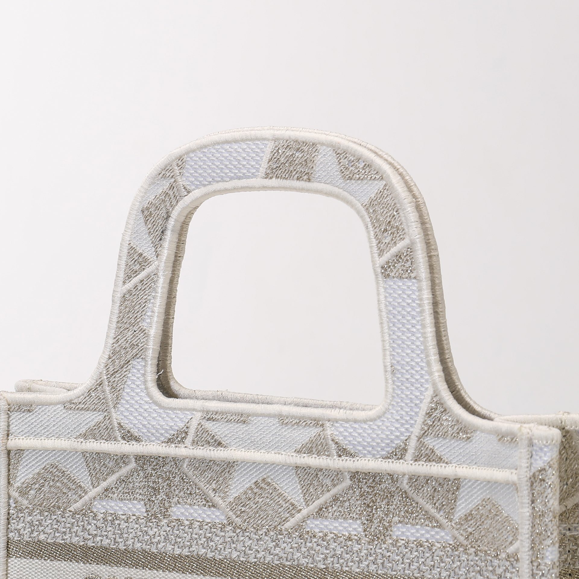 D*or book tote