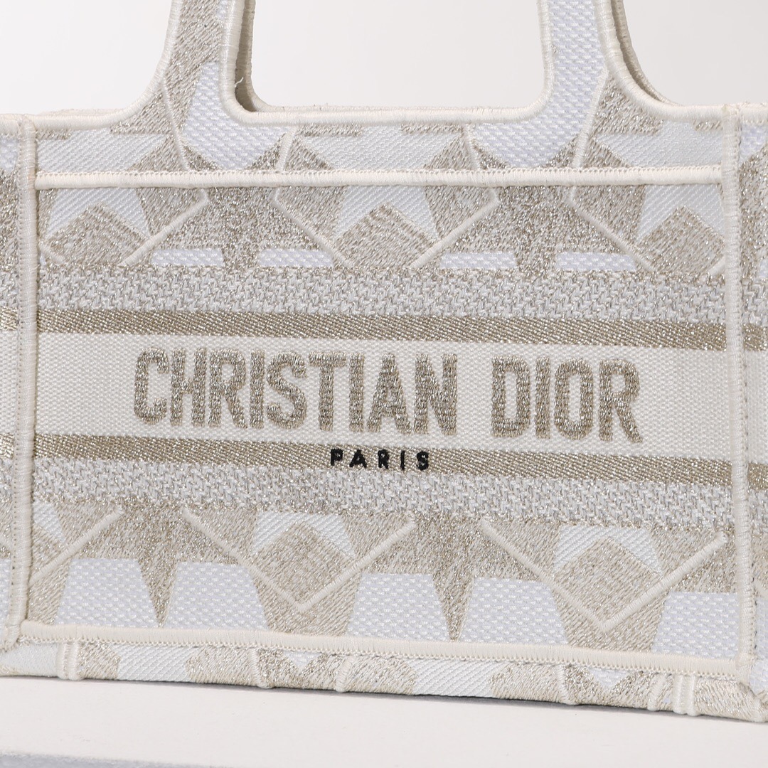 D*or book tote