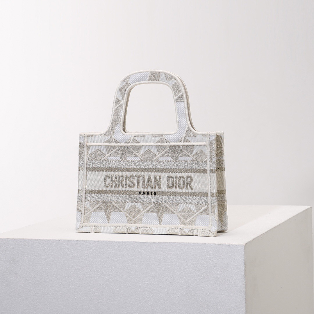 D*or book tote