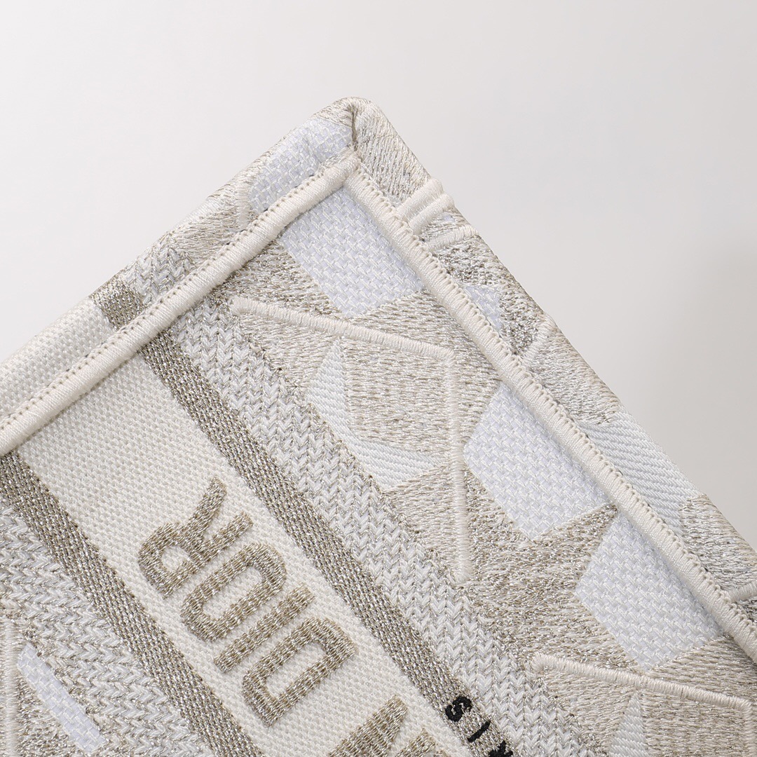 D*or book tote