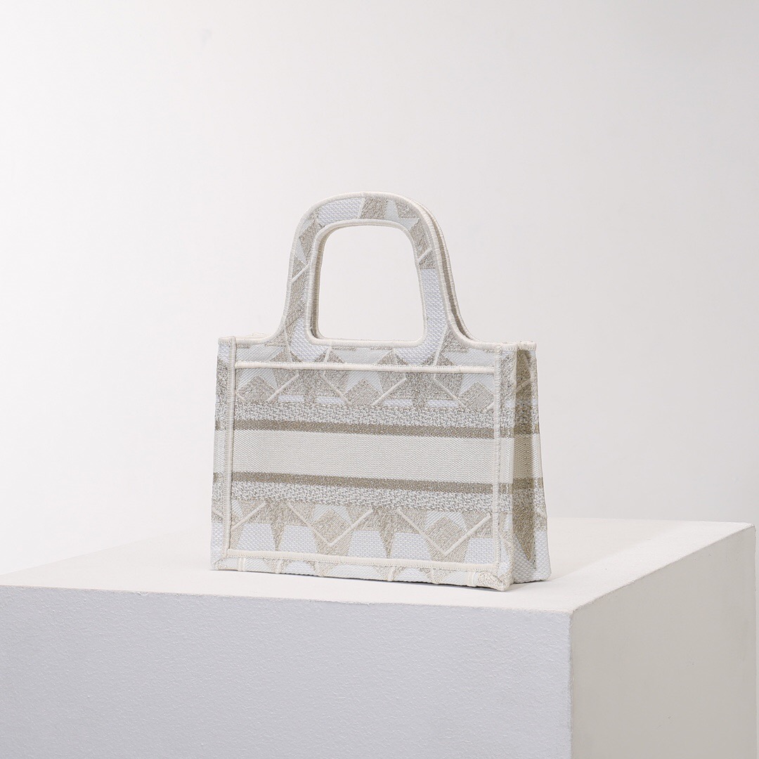 D*or book tote