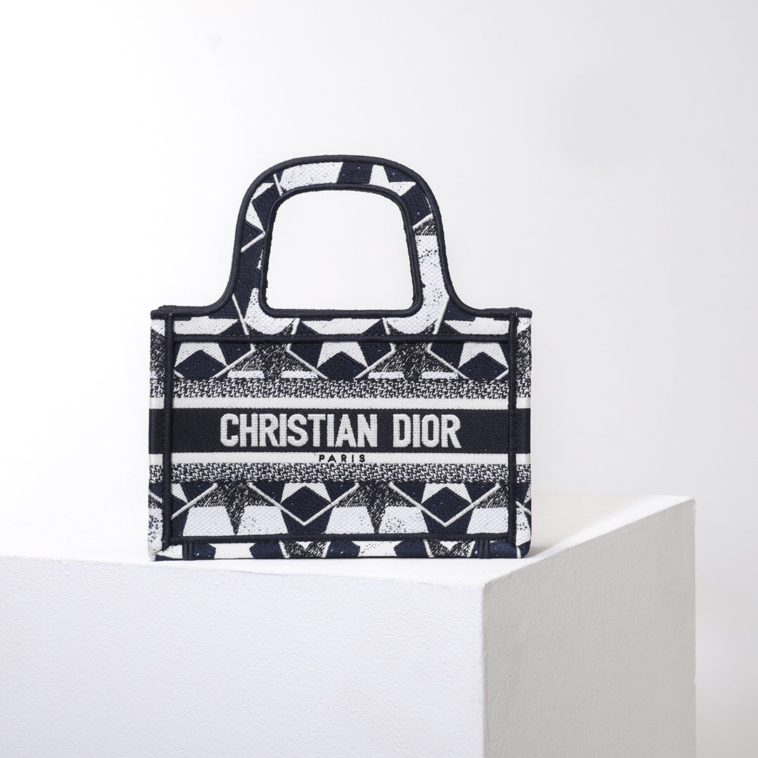 D*or book tote mini