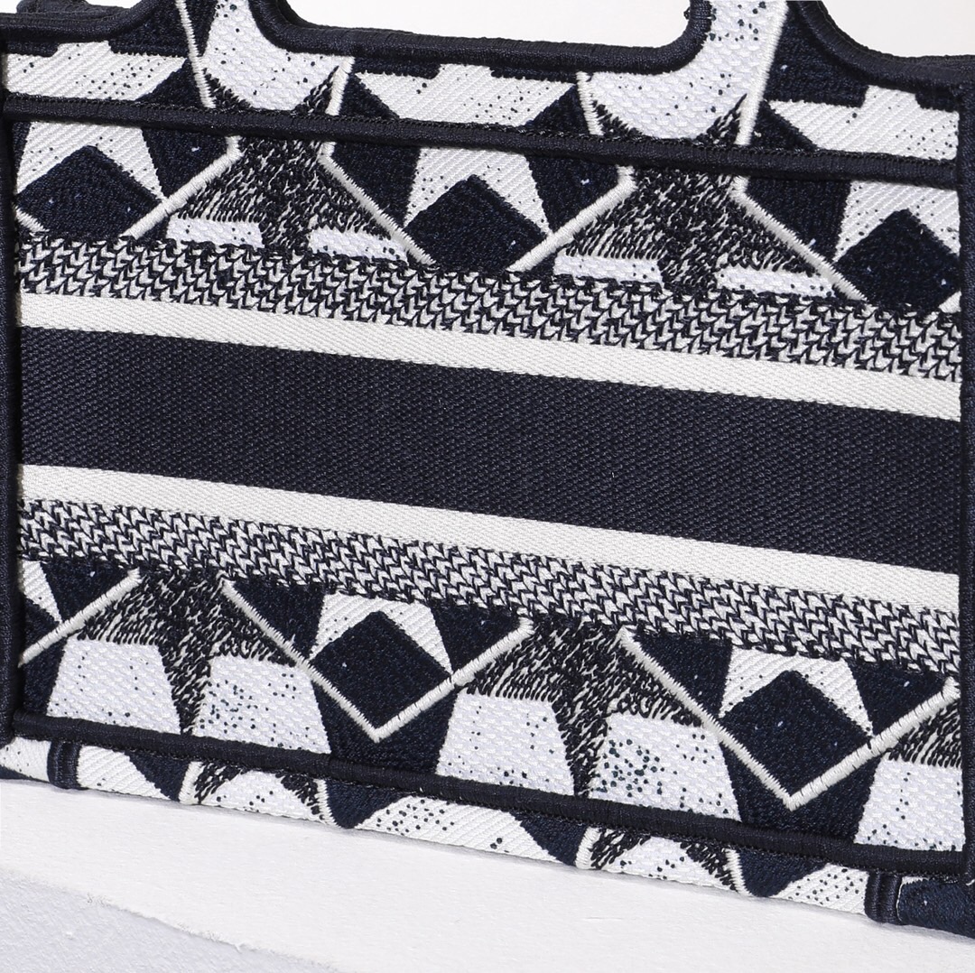 D*or book tote mini