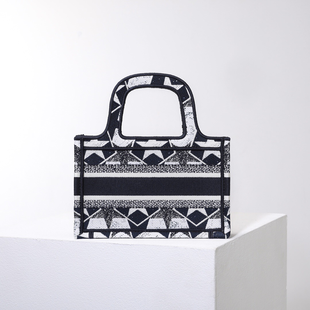 D*or book tote mini
