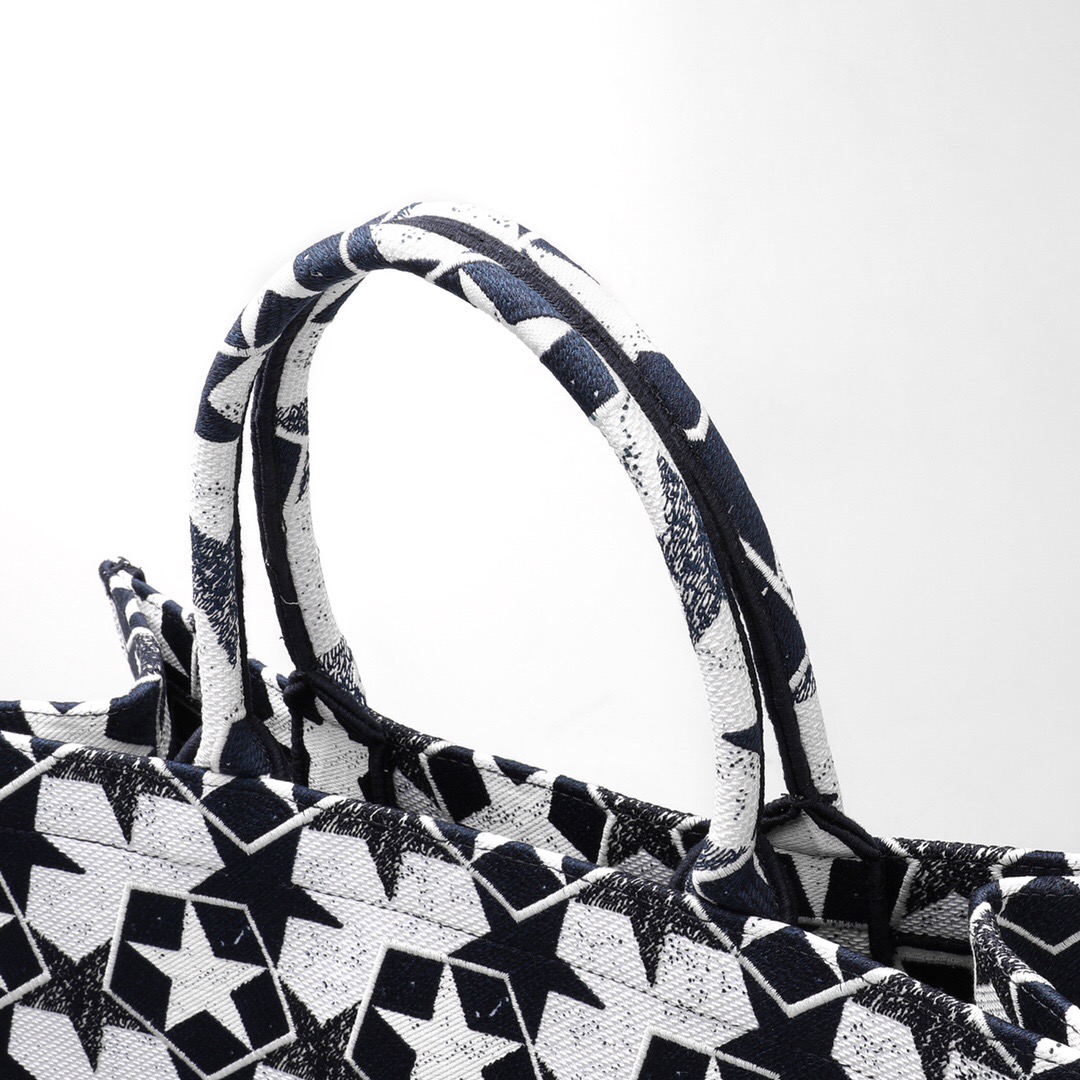 D*or book tote