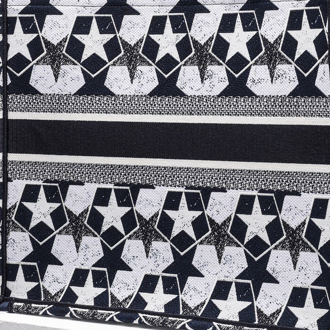 D*or book tote