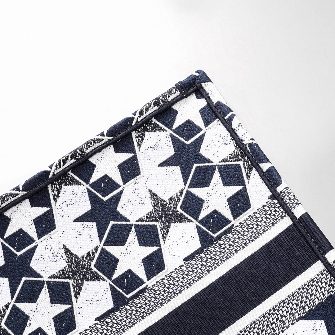 D*or book tote