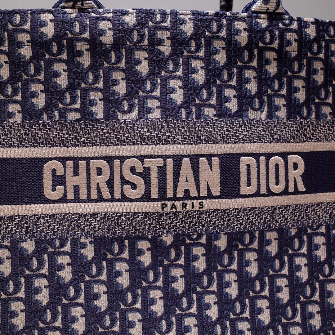D*or book tote