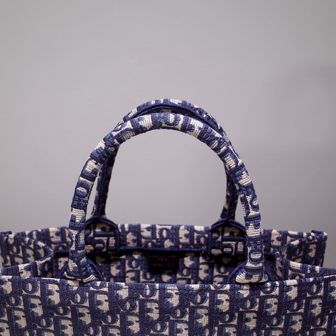 D*or book tote