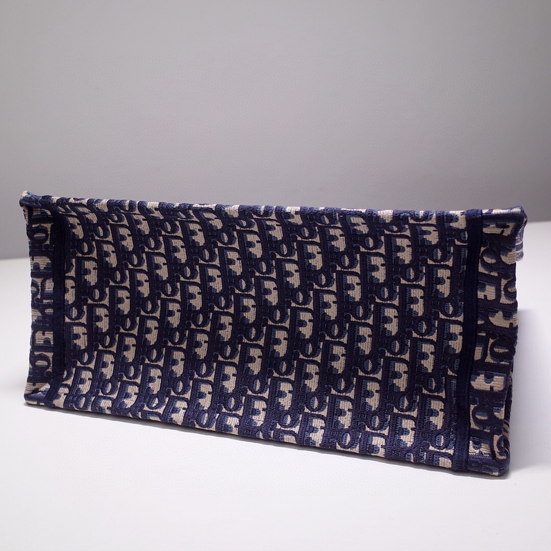 D*or book tote