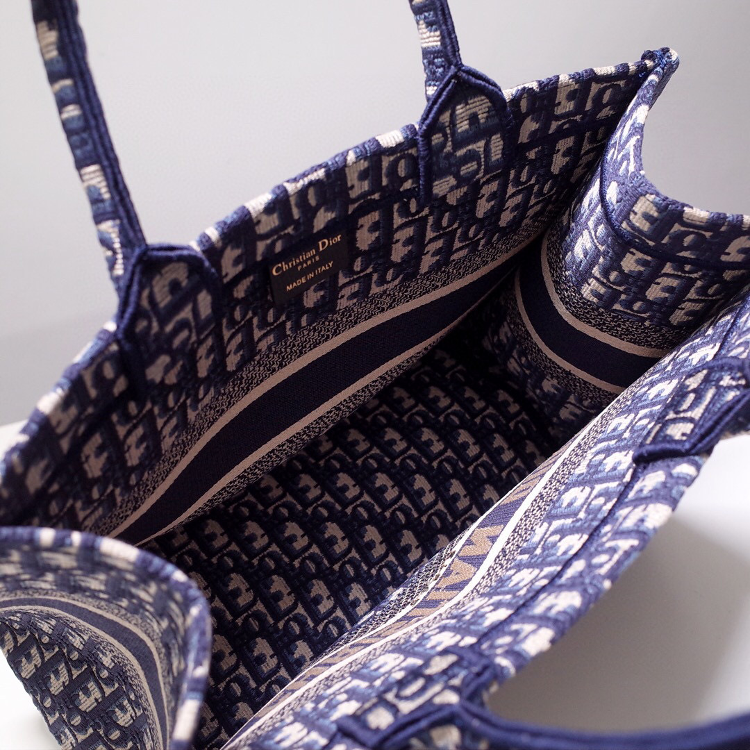 D*or book tote