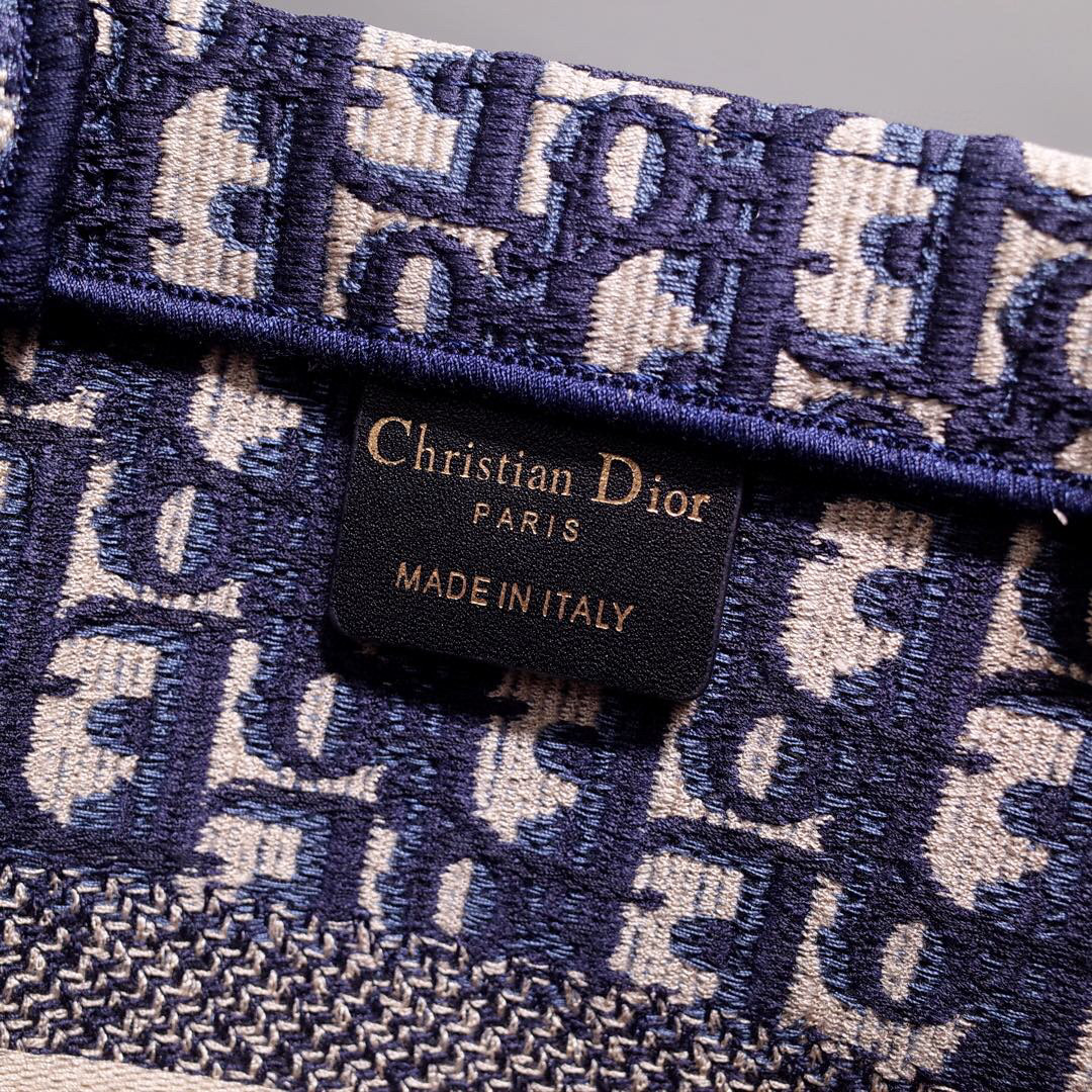 D*or book tote