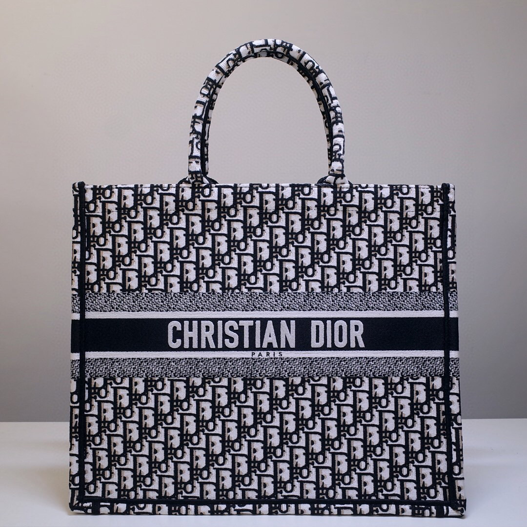 D*or book tote