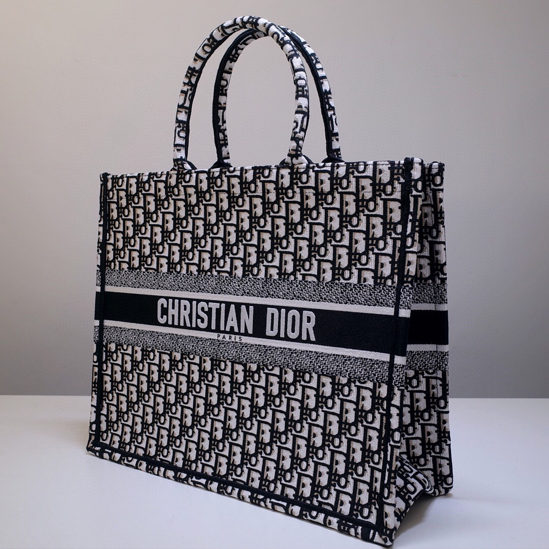 D*or book tote