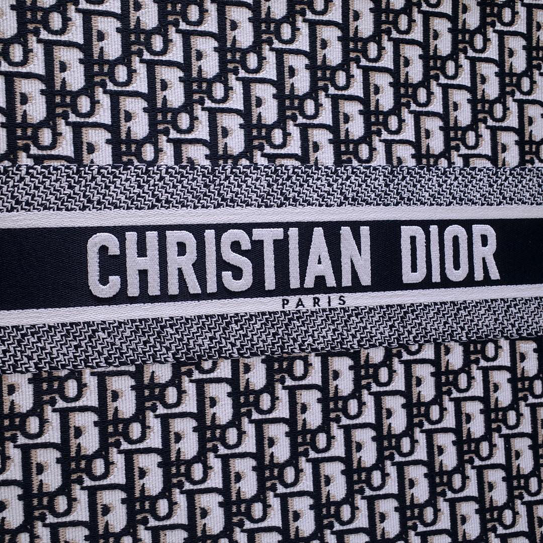 D*or book tote