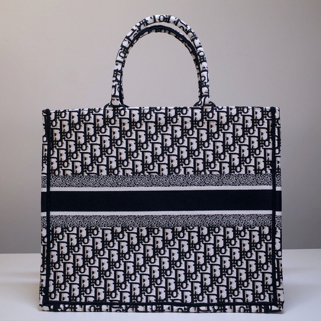 D*or book tote