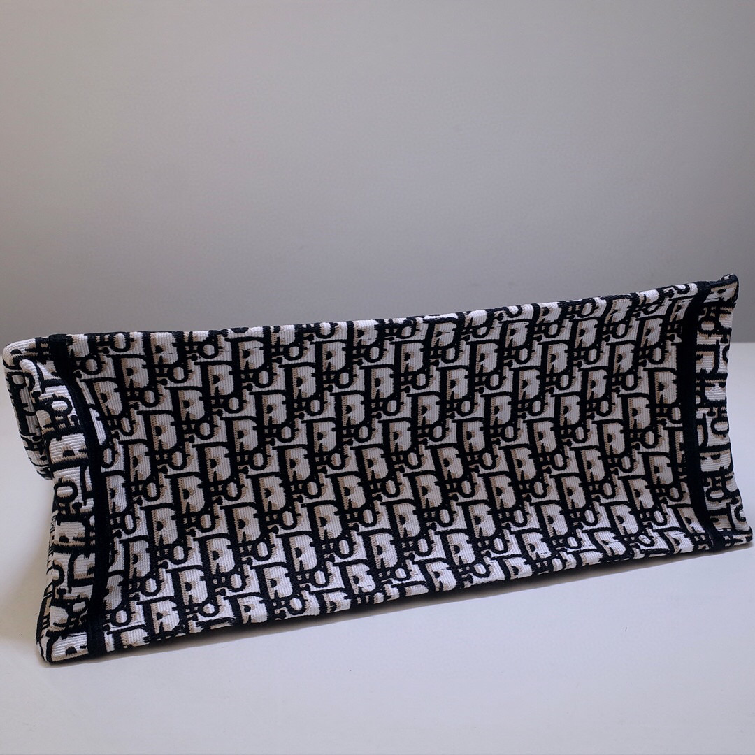 D*or book tote