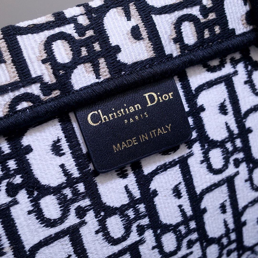 D*or book tote