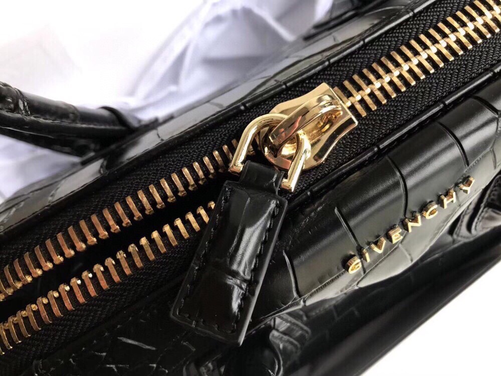Givenchy Antigona Small