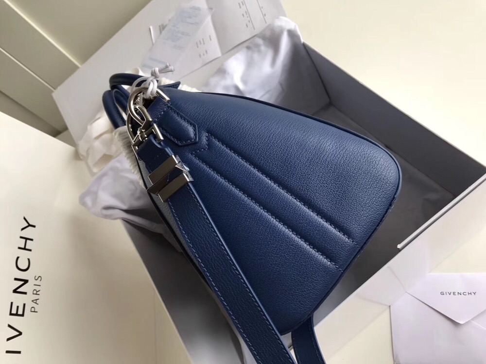 Givenchy Antigona Small