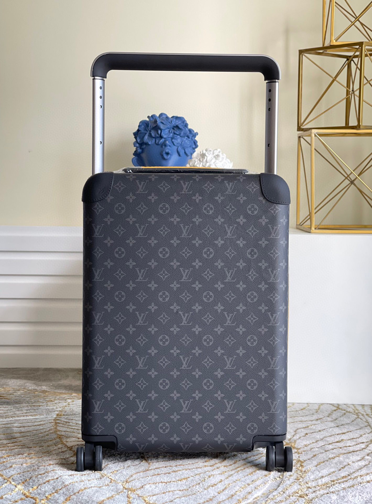 l**is V*t*n travel box