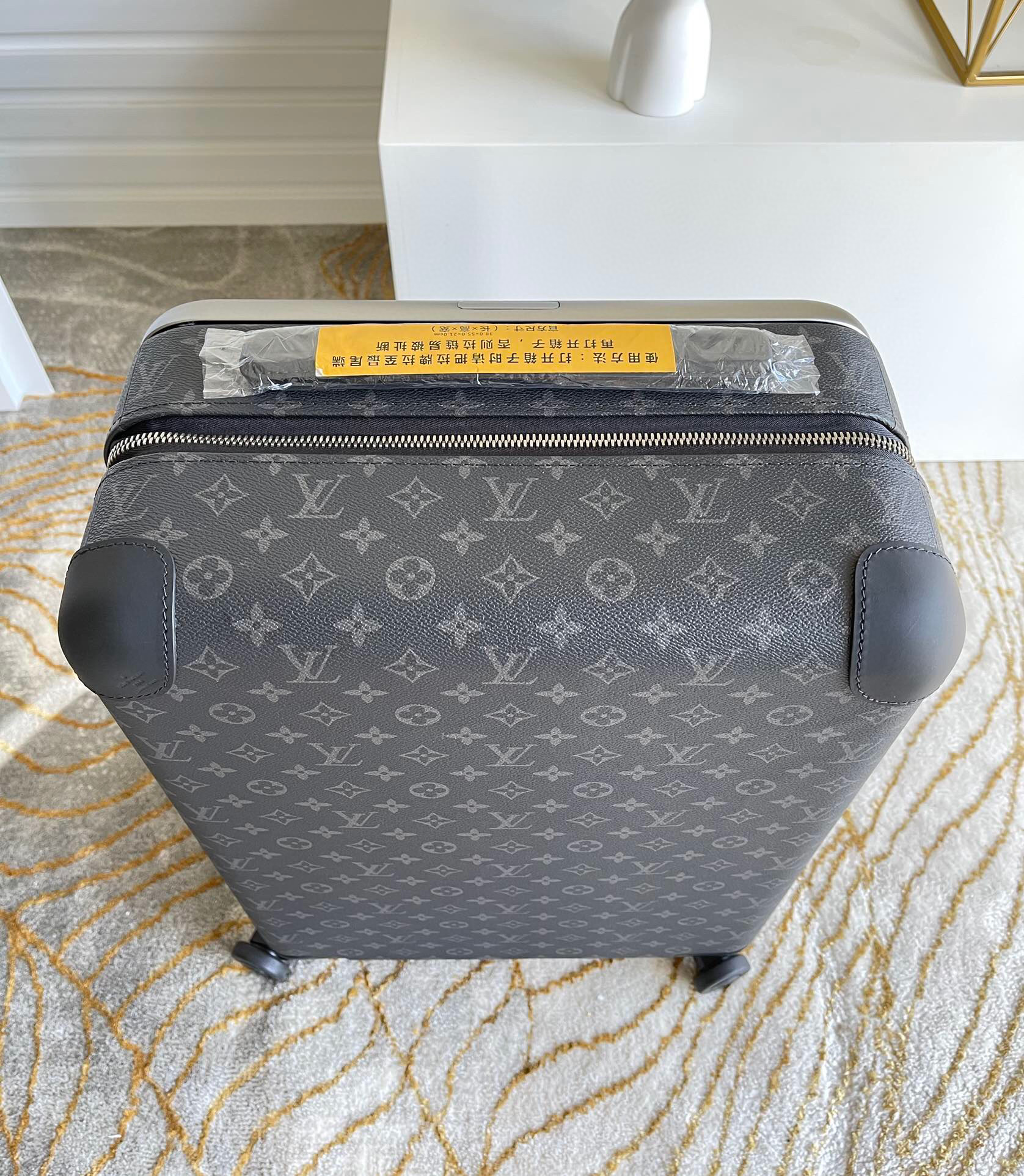 l**is V*t*n travel box