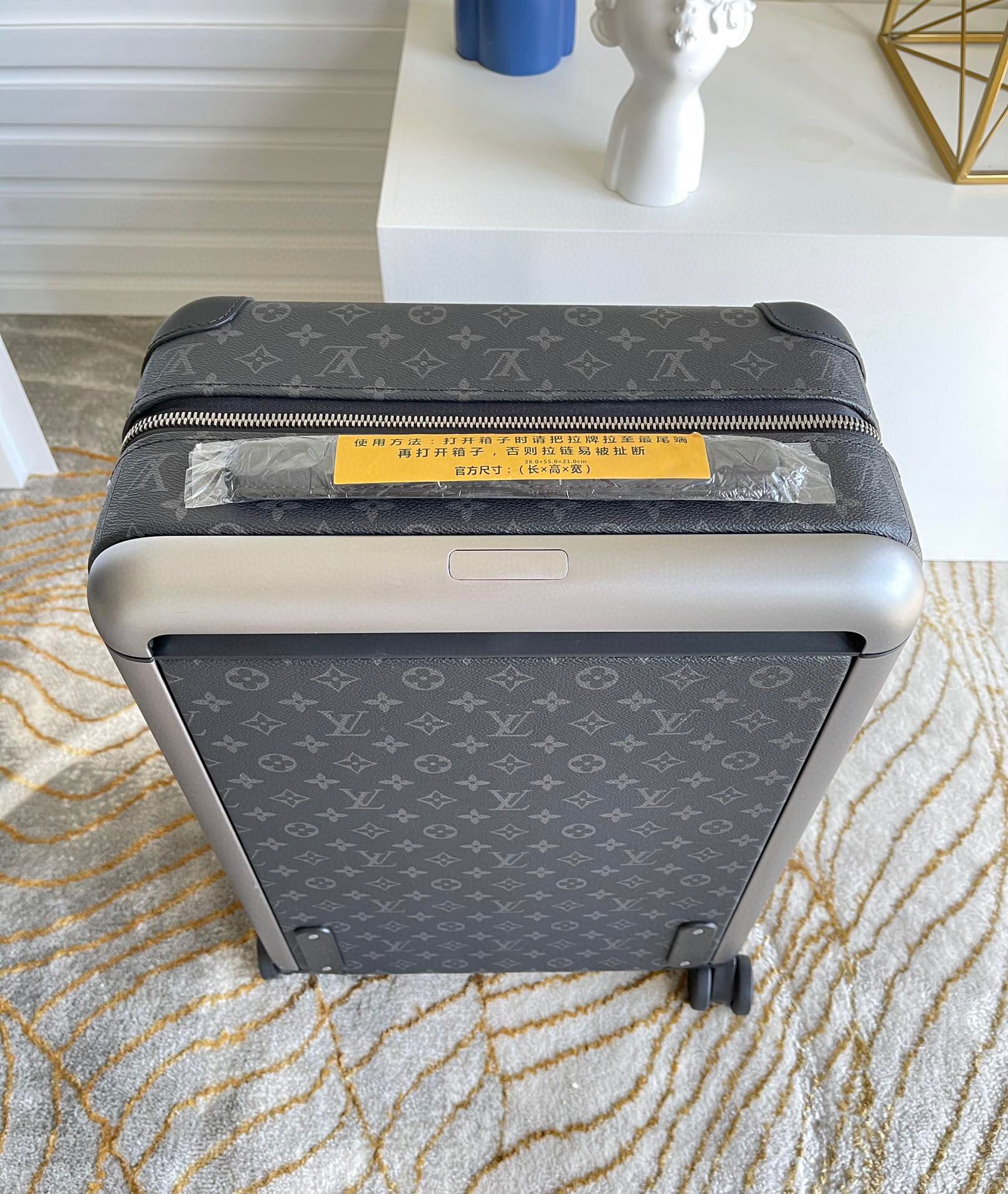 l**is V*t*n travel box