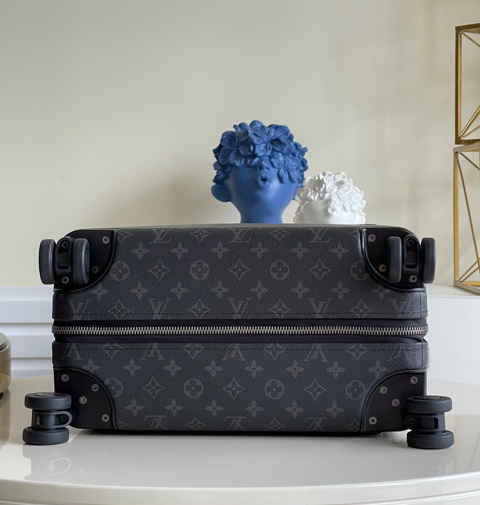 l**is V*t*n travel box