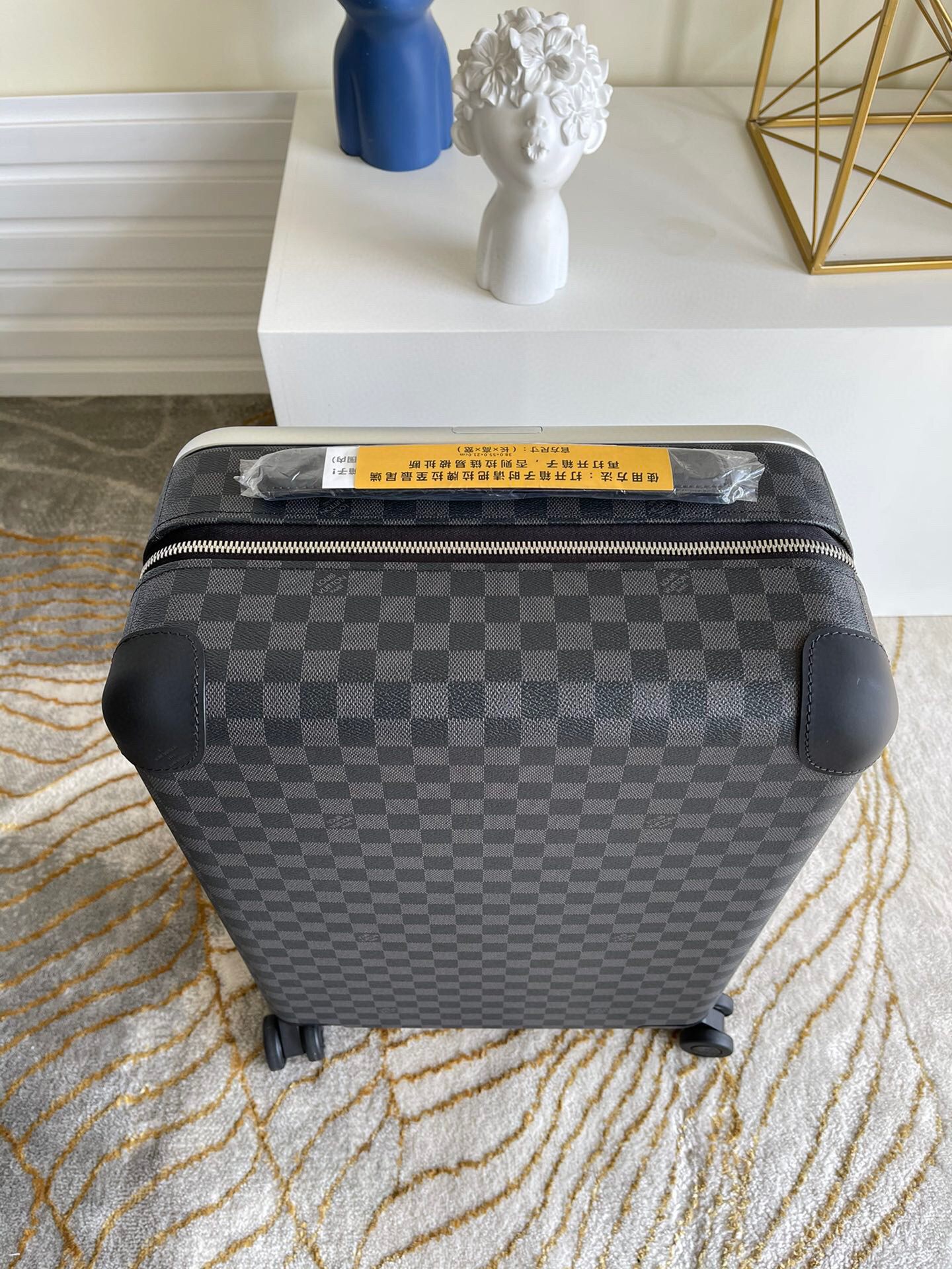 l**is V*t*n travel box