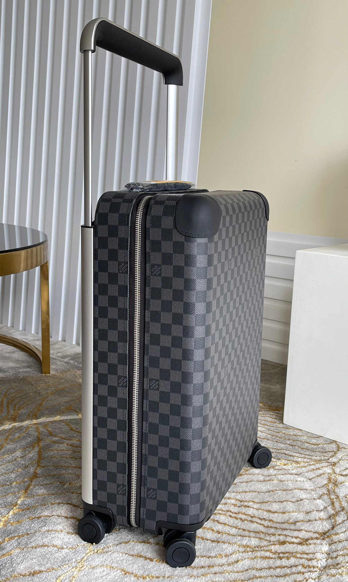 l**is V*t*n travel box