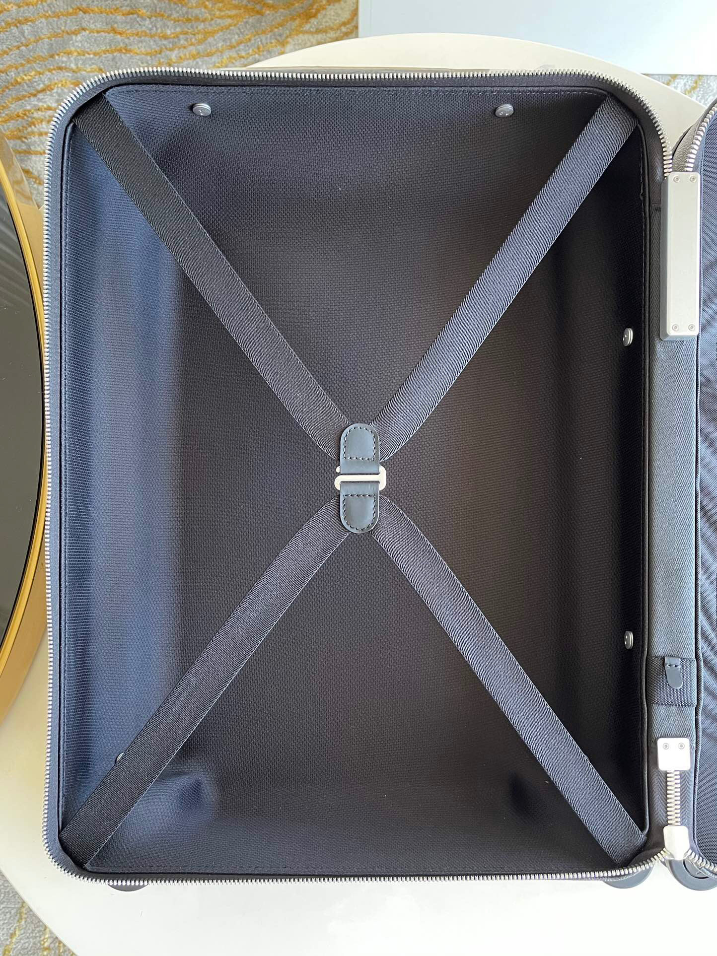 l**is V*t*n travel box