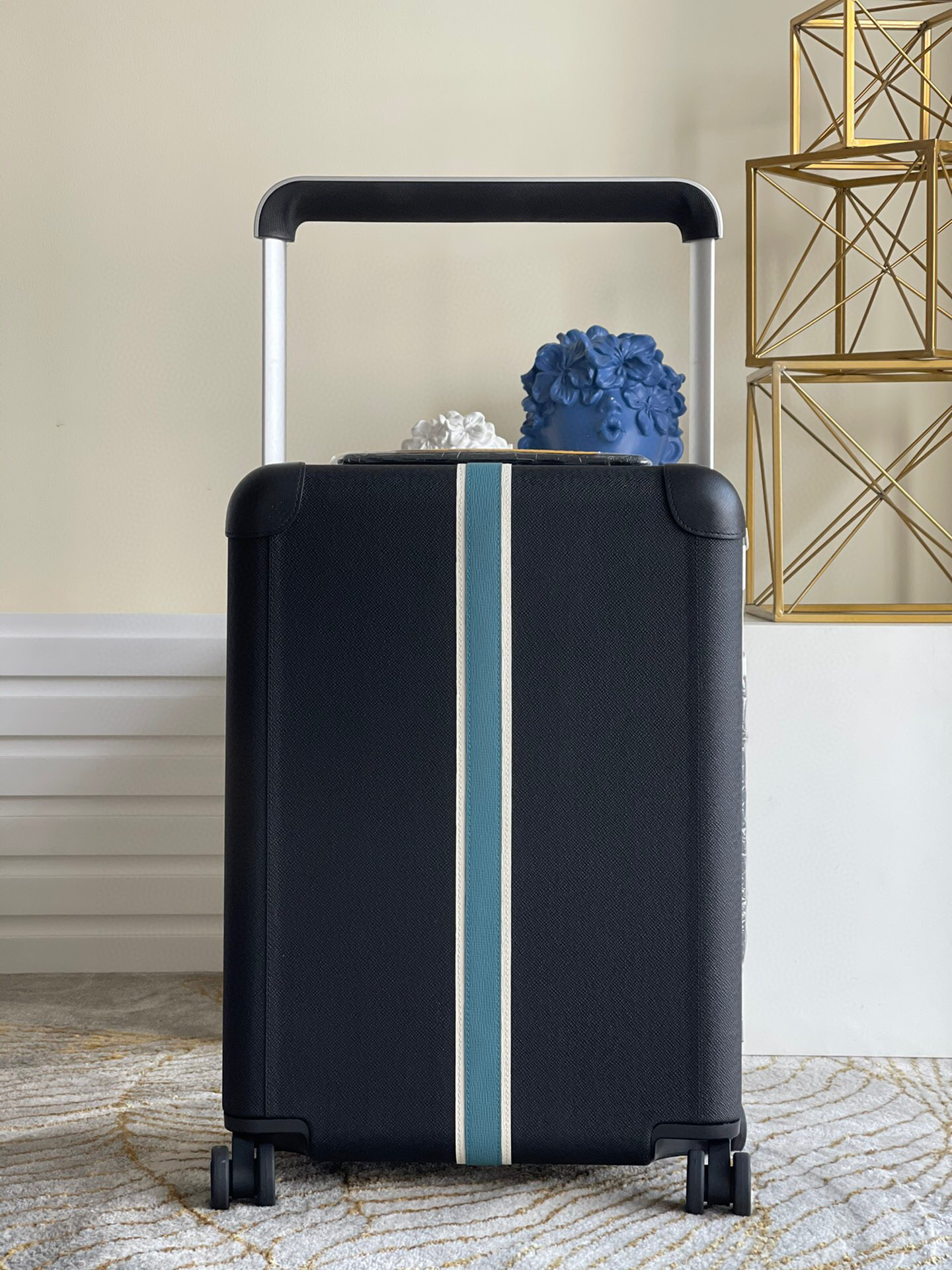l**is V*t*n travel box