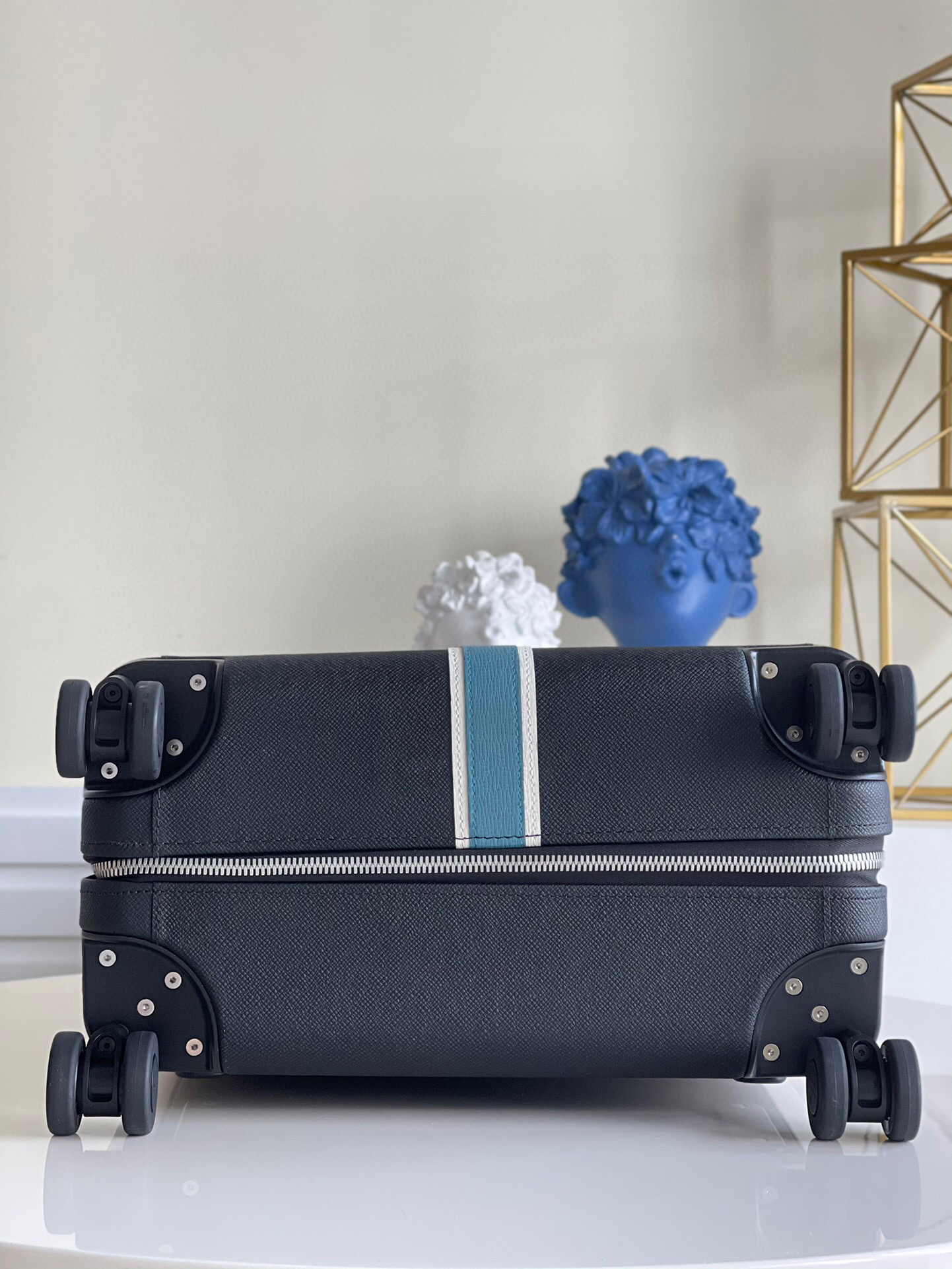 l**is V*t*n travel box