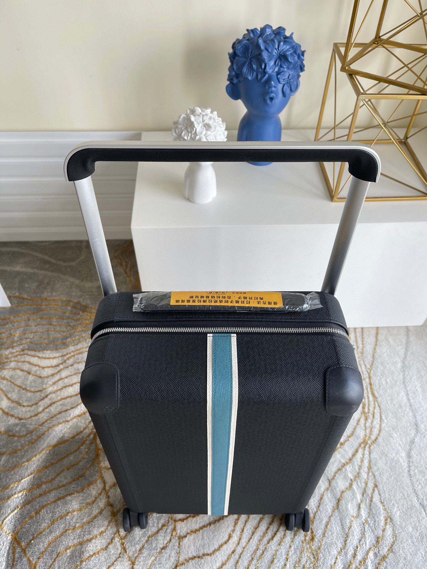 l**is V*t*n travel box