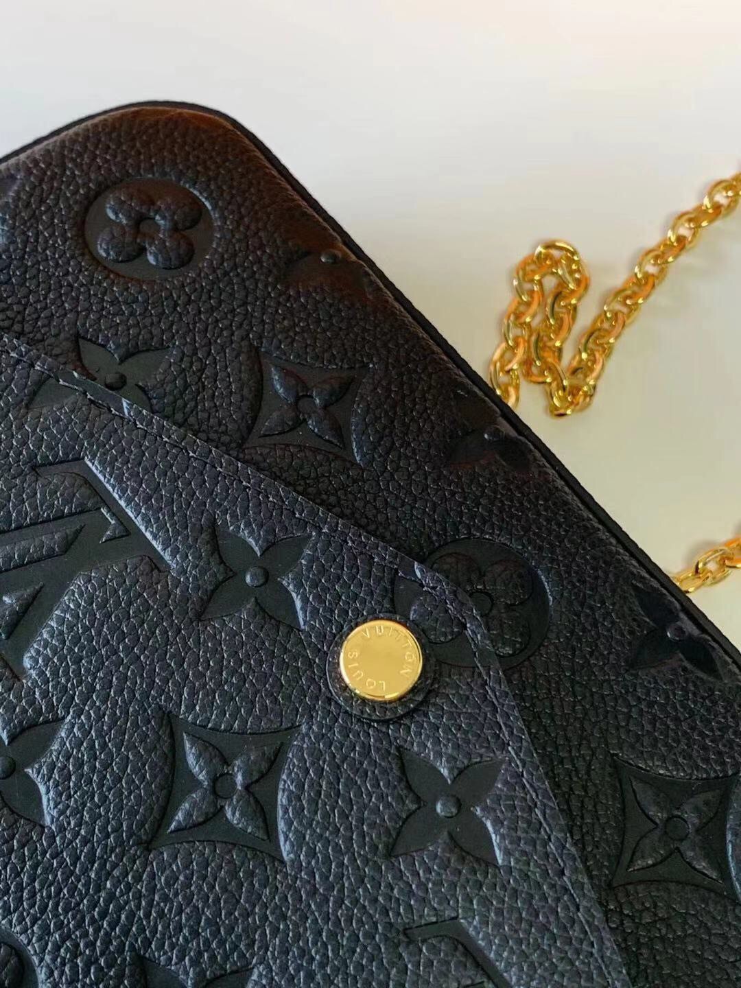 l**is V*t*n pochette felicie