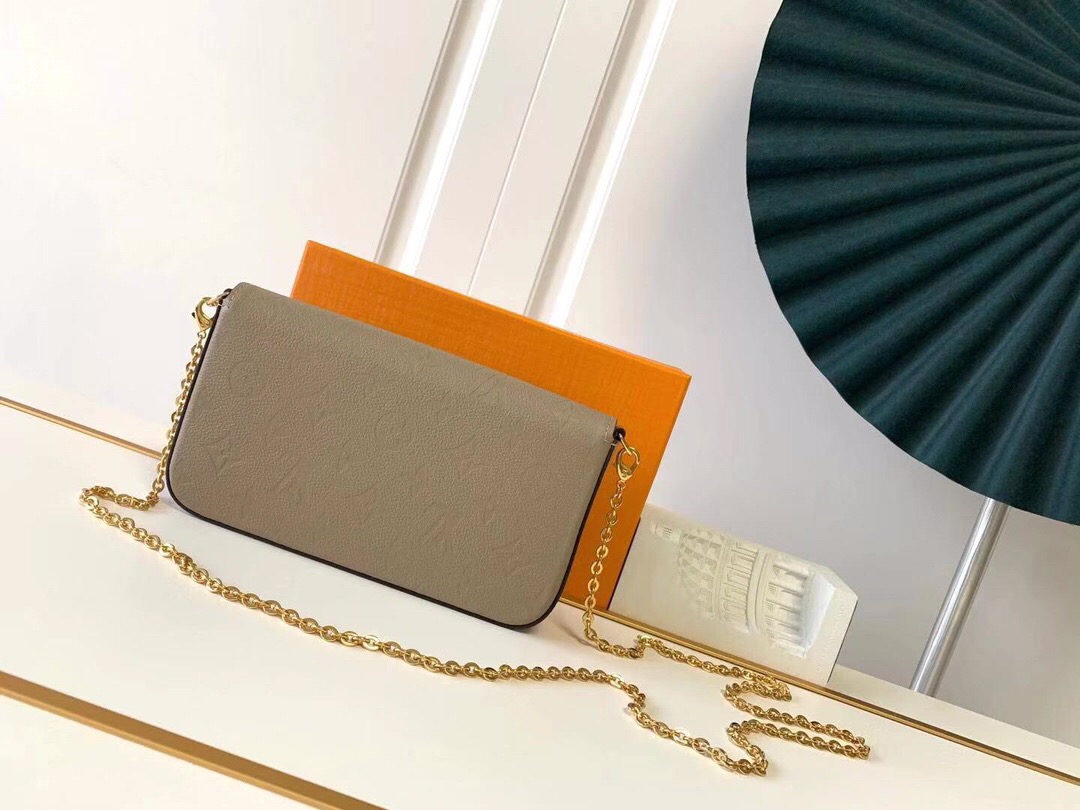 l**is V*t*n pochette felicie
