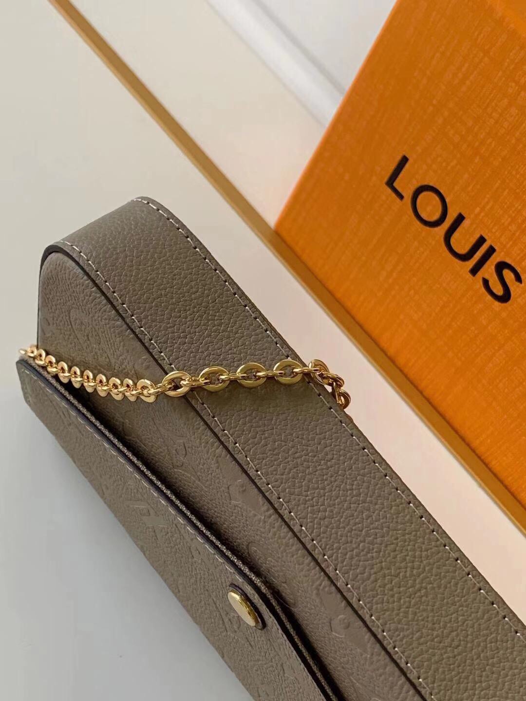 l**is V*t*n pochette felicie
