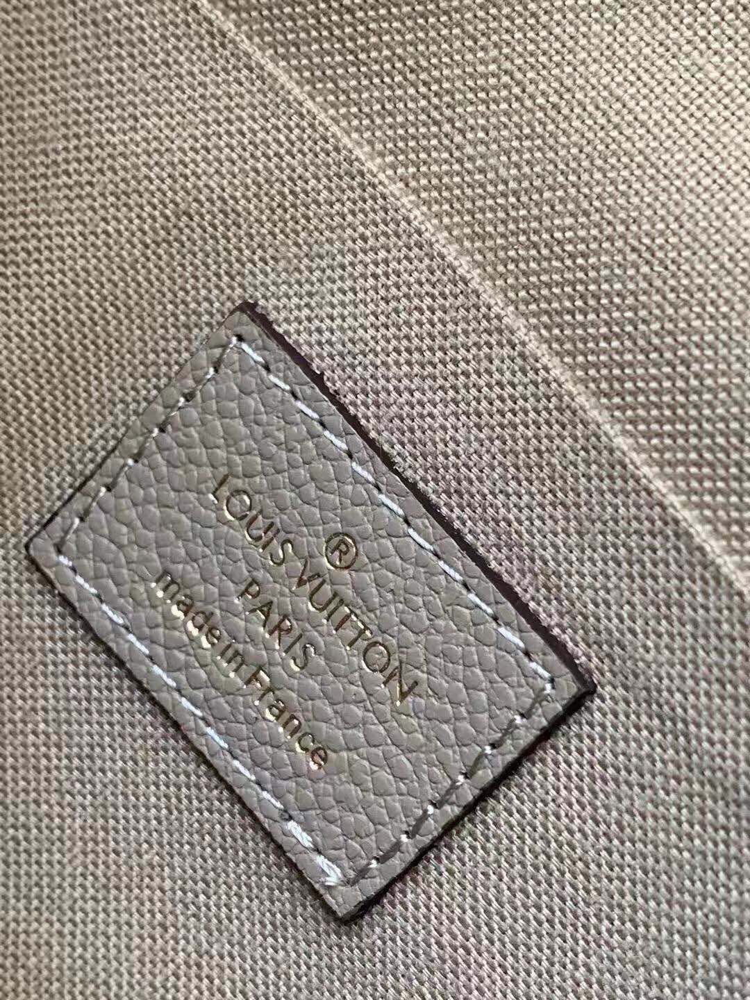 l**is V*t*n pochette felicie