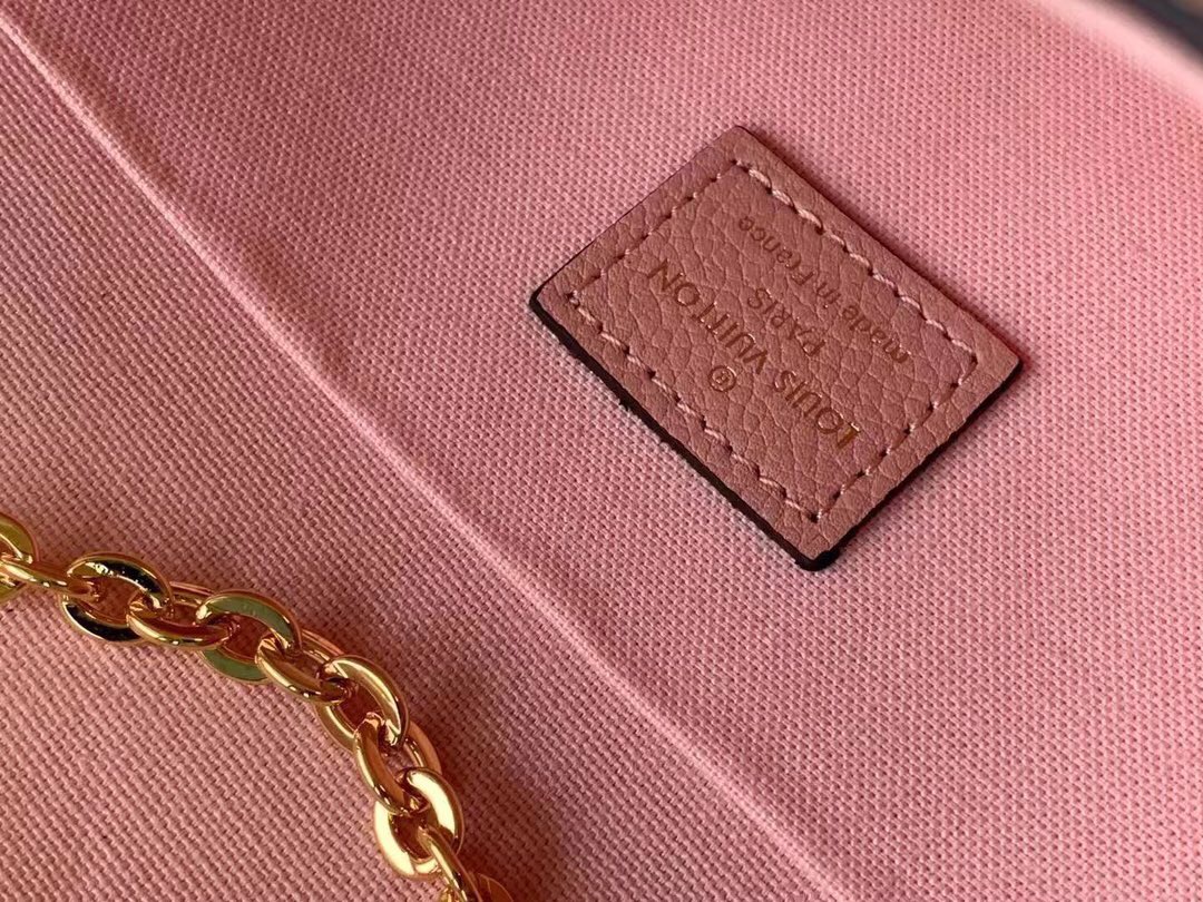 l**is V*t*n pochette felicie